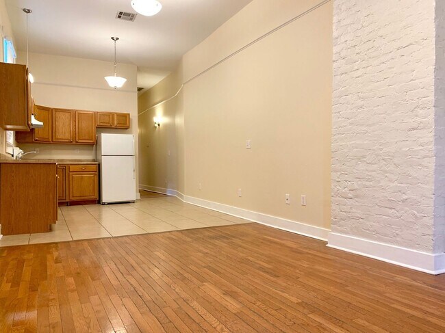 Building Photo - 2321 Gravier St