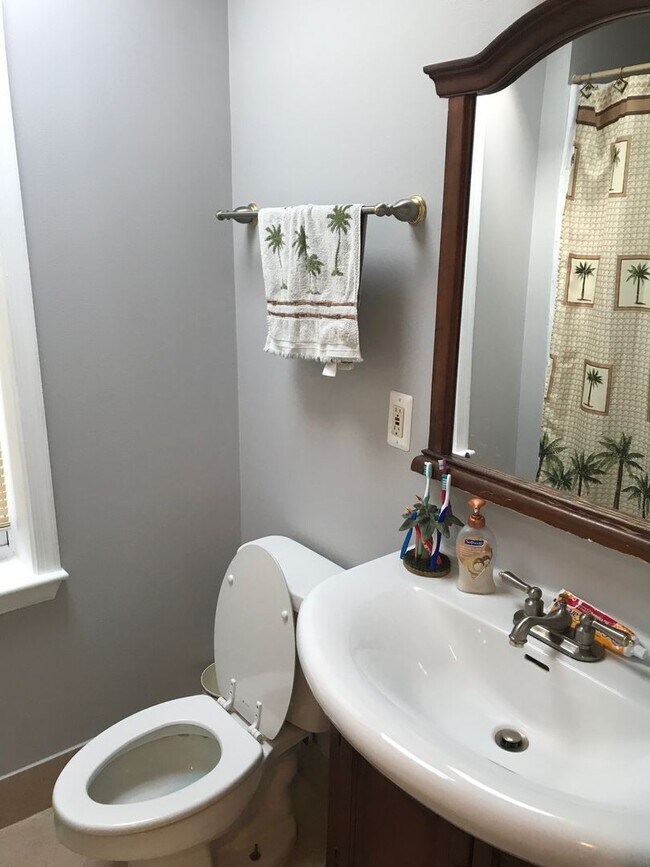 Building Photo - Updated 3-Bedroom, 1-Bath Home in HOT Remi...