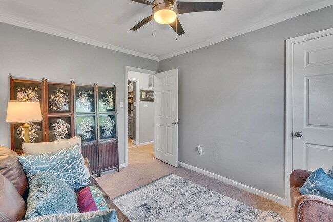 Building Photo - Modern 4 BR Colonial Retreat in River Bend...