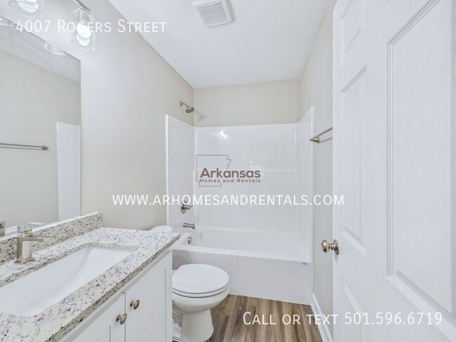 Building Photo - 4007 Rogers St