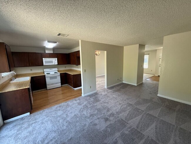 Building Photo - 2766 Applewood Dr