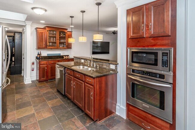 Building Photo - 24 Camelia Ct