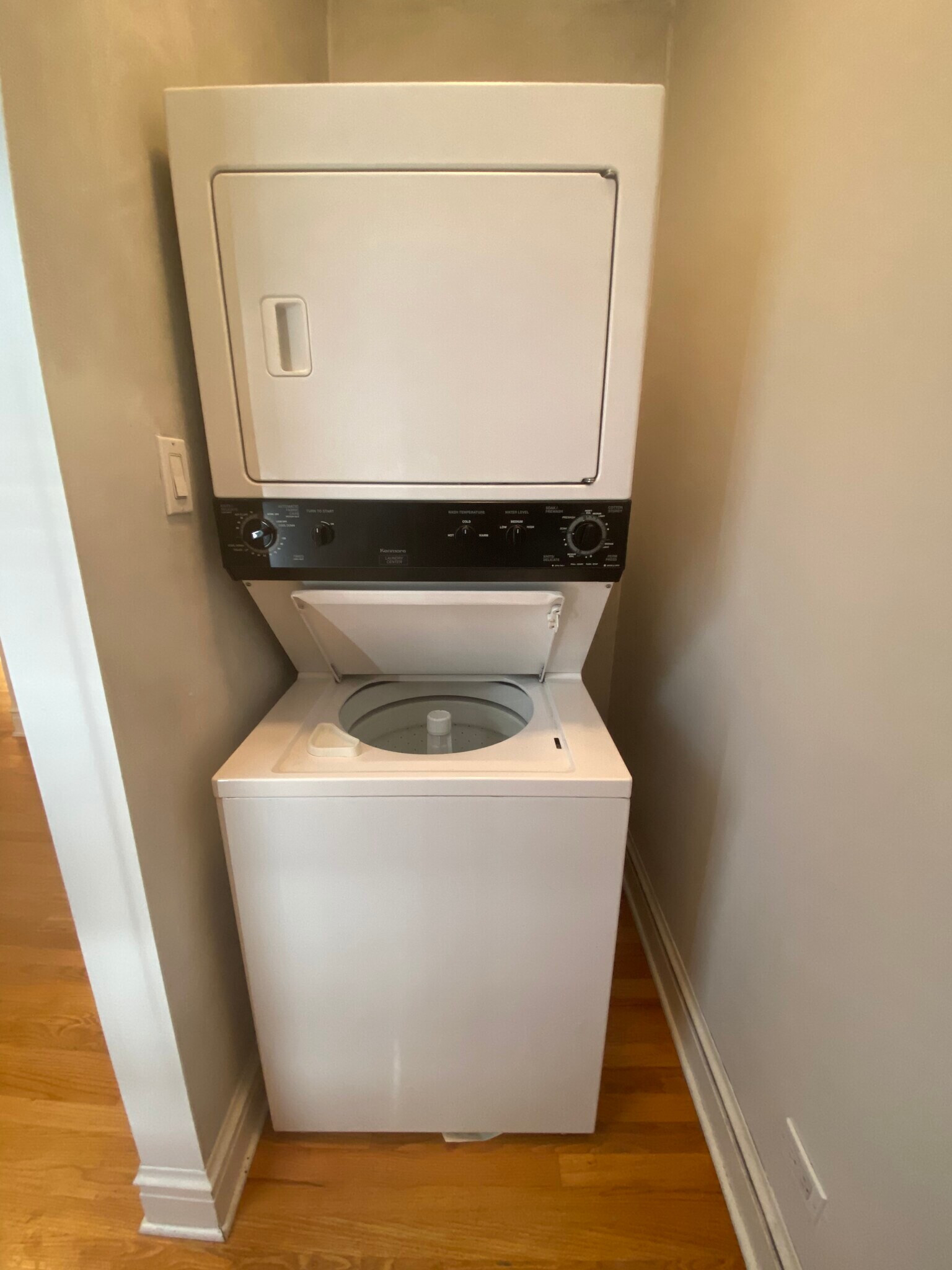 Building Photo - 607 N Humphrey Ave