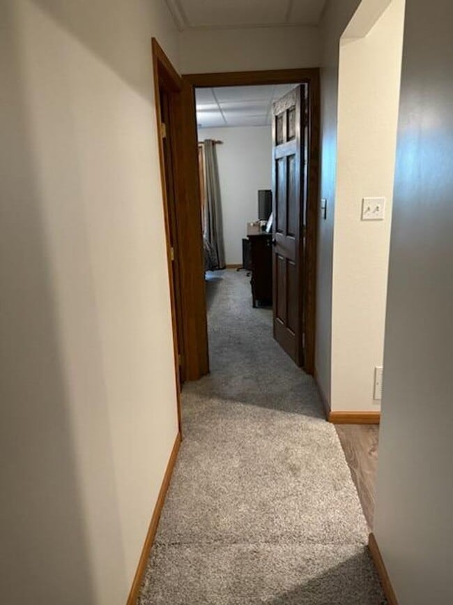 Building Photo - $2400 - 5 Bedroom, 2 Bath Home - Great Downtown Location and Views!!