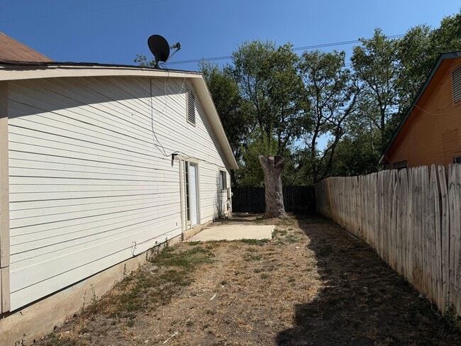 Building Photo - 7724 Winsford Dr