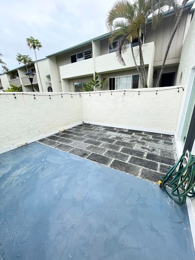 Building Photo - 3 bed, 2 bath w/ 2 parking stalls at Aikahi Gardens!