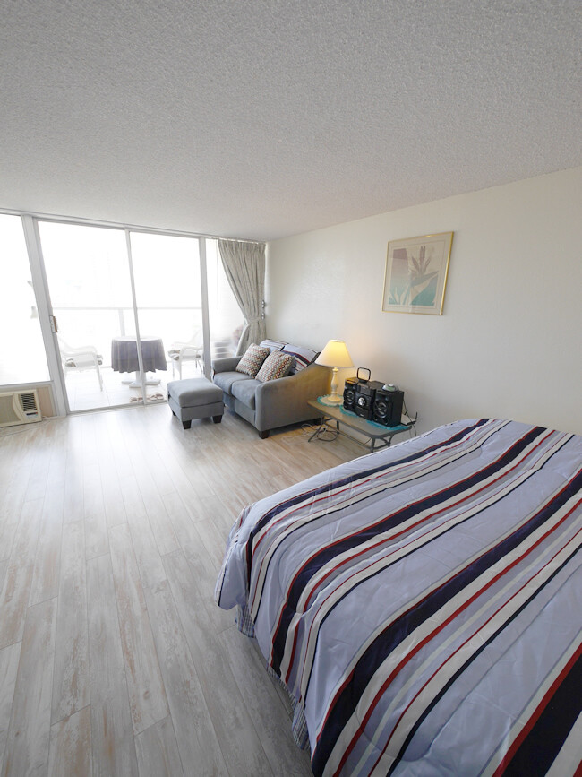Primary Photo - 445 Seaside Ave