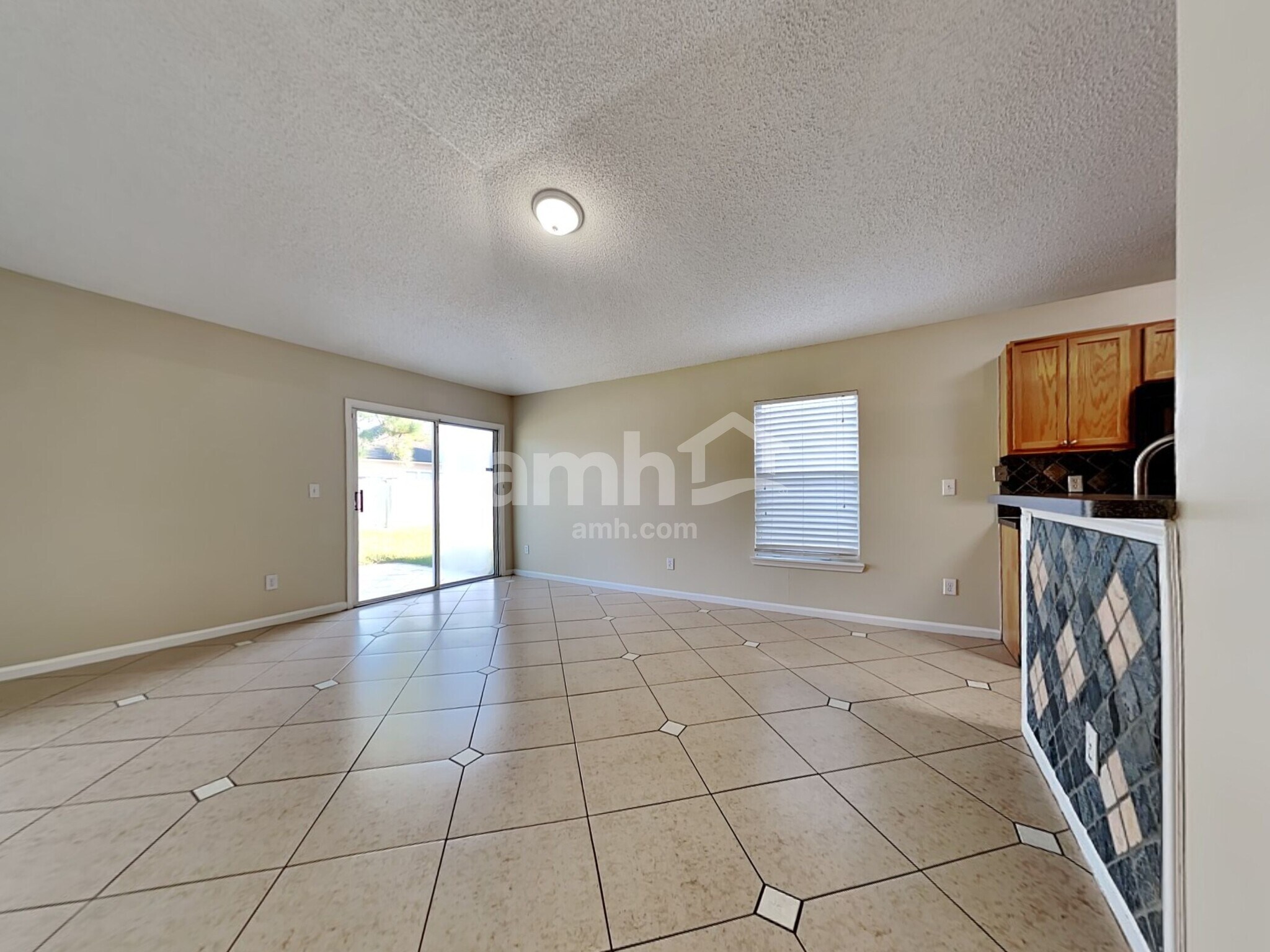 Building Photo - 9261 Redtail Dr