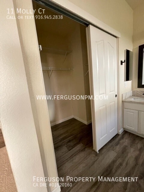 Building Photo - 11 Molly Ct