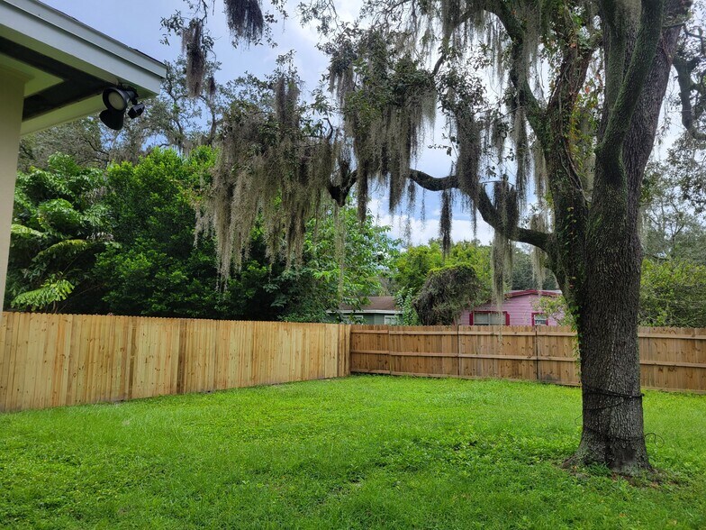 Building Photo - 1901 E Noel St