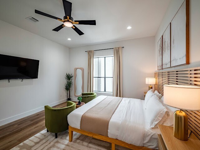 Building Photo - 1305 E 27th St