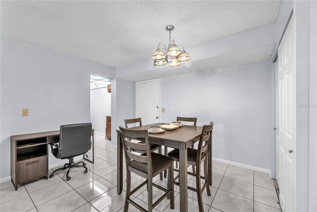 Building Photo - 801 Russell Ln