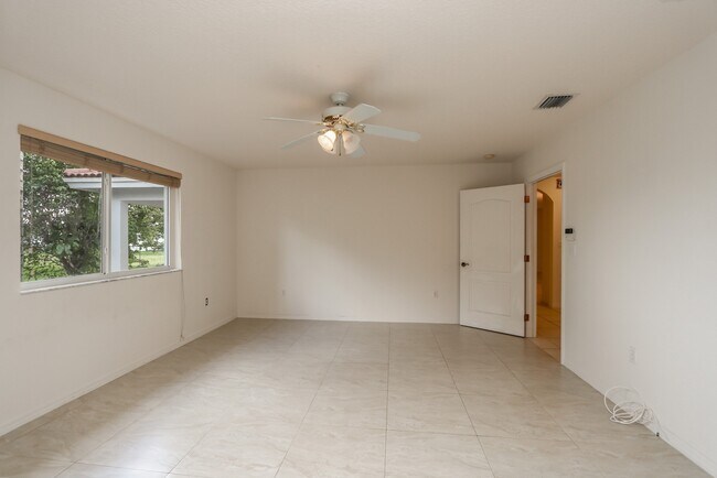 Building Photo - 4145 SW 84th Ct