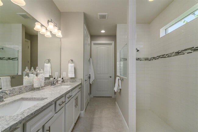 Building Photo - 12203 Seabrook Ave