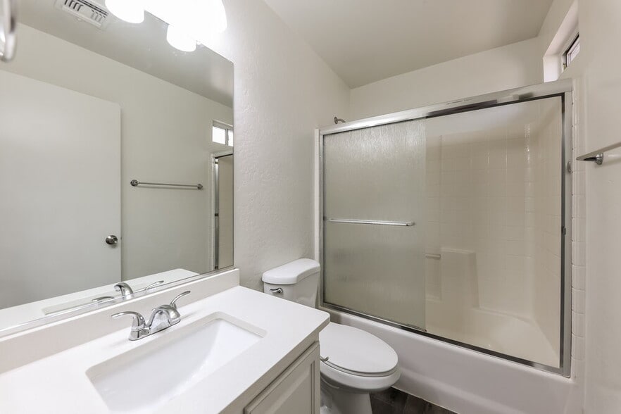 Building Photo - 11834 W Sunnyside Dr