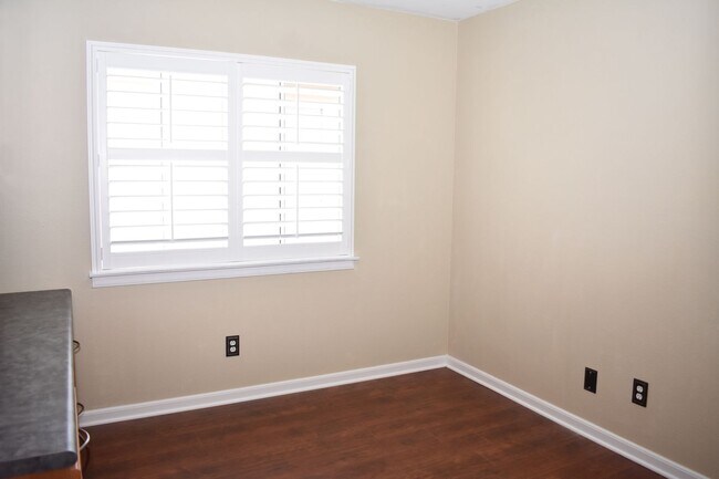 Building Photo - 3 bd 2.5 ba, Condo With Community Pool (Chula Vista, 91910)