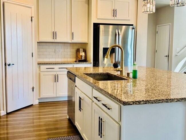 Building Photo - 9150 W 100th Way