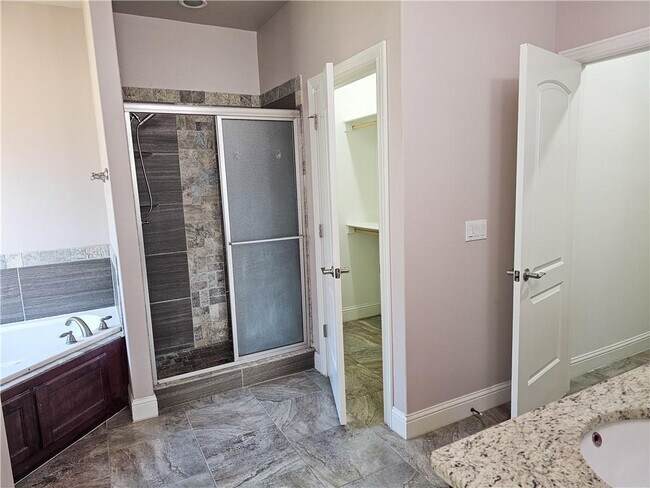 Building Photo - 2203 SW Tupelo Ave