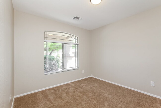 Building Photo - 11963 W Dos Rios Dr