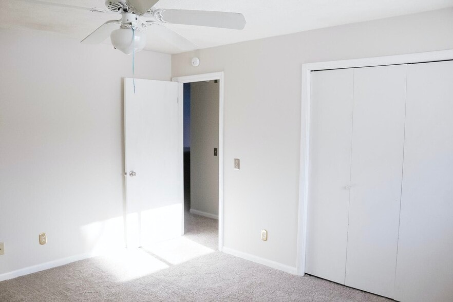 Building Photo - 6721 Boca Vista Dr NE