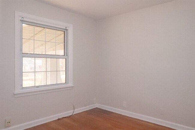 Building Photo - 10131 Cabot Dr