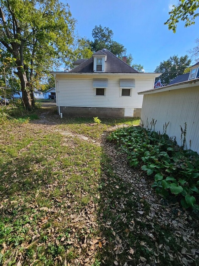 Building Photo - Spacious Home-Benton Stephens Neighborhood