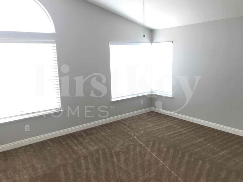 Building Photo - 8041 Hilliard Ave