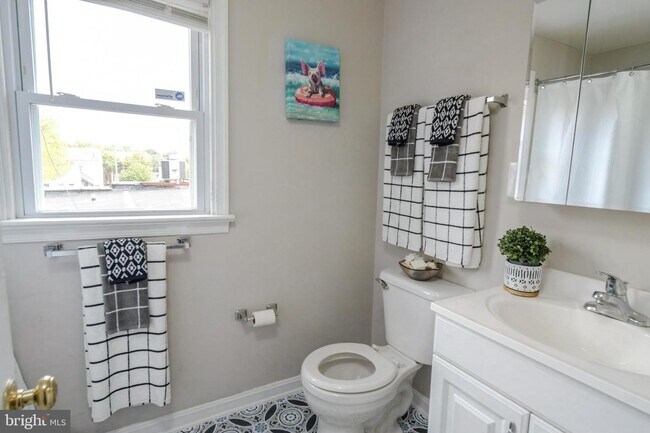 Building Photo - 104 S Loudoun St