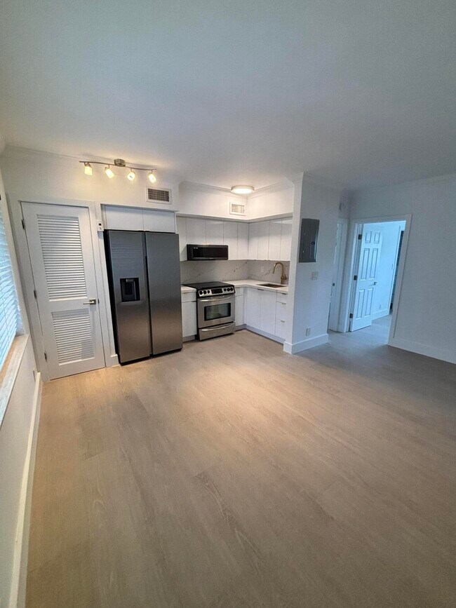 Building Photo - 924 SE 2nd St