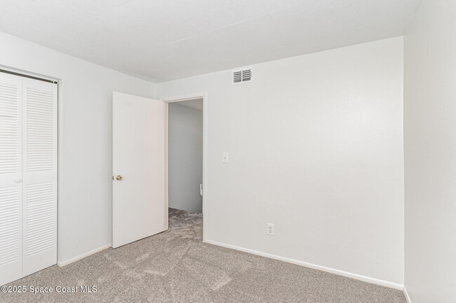 Building Photo - 204 Seminole Ave W