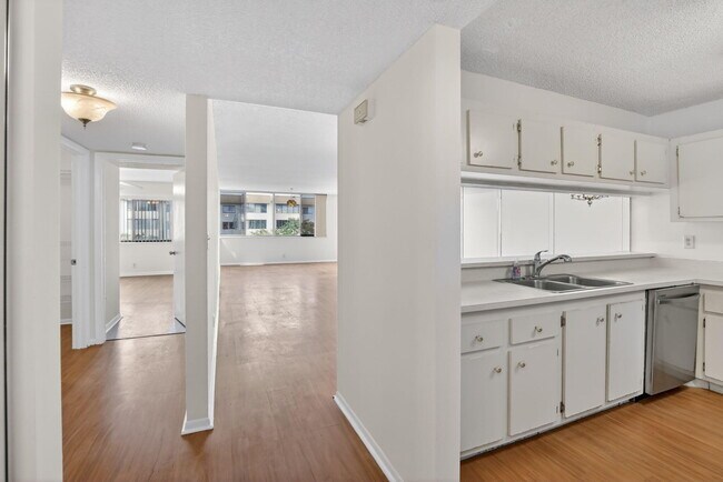Building Photo - 8030 Hampton Blvd