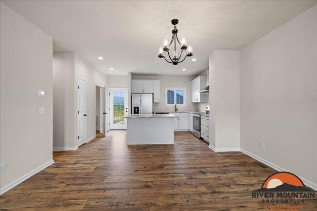 Building Photo - Charming Townhome with Garage and Bonus Room