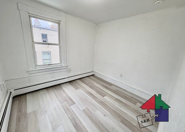 Building Photo - 94 Malletts Bay Ave