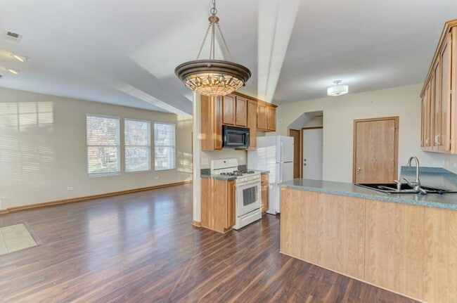 Building Photo - 5130 Freeport Ct