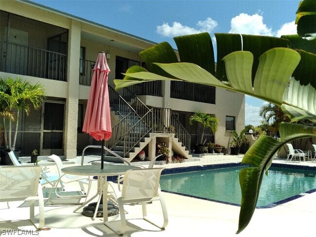 Building Photo - 4816-4818 Palm Tree Dr