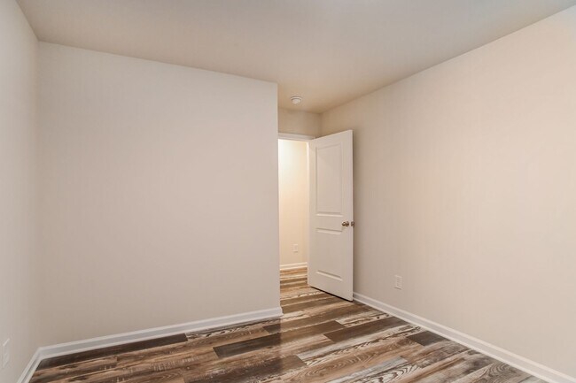 Building Photo - Brand New End-Unit Townhome | 3 BR/2.5BA | 1-Car Garage | Near Downtown Mooresville