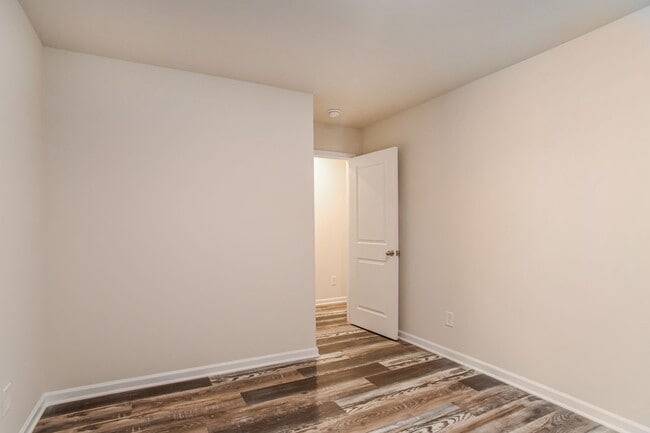 Building Photo - FIRST MONTH FREE - 3BR Townhome • Full Kitchen • Garage + Driveway