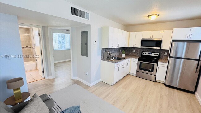 Building Photo - 1737 NW 3rd Ave