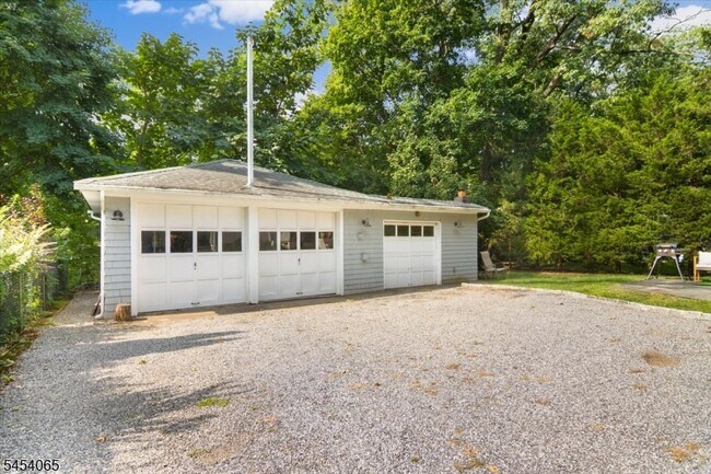 Building Photo - 46 Hazelwood Rd