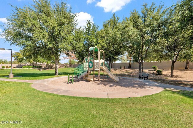 Building Photo - 868 E Savannah Dr