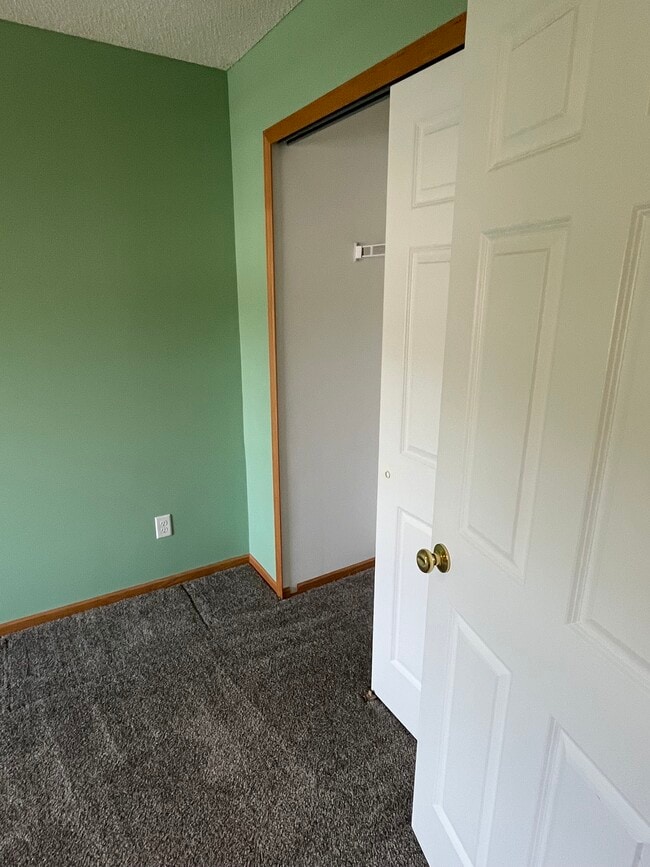 Building Photo - 348 Jolly Ln