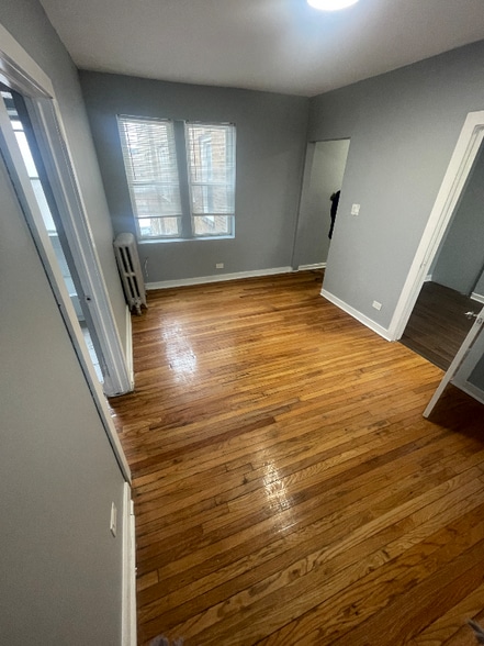 Building Photo - 358 W 74th St