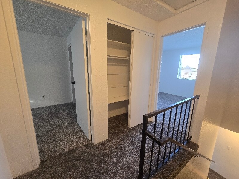 Building Photo - 1412 E 9th St