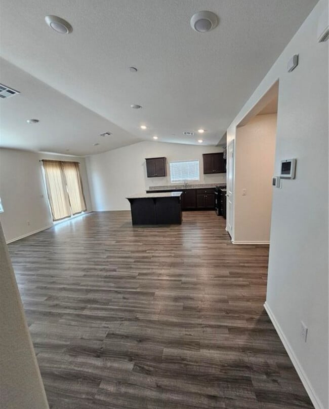 Building Photo - 638 Moondance Ln