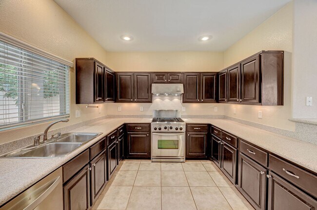 Building Photo - Stunning Northwest three bedroom w/ a loft!