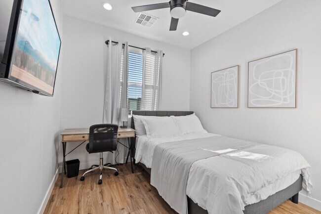 Building Photo - 3757 E Van Buren St