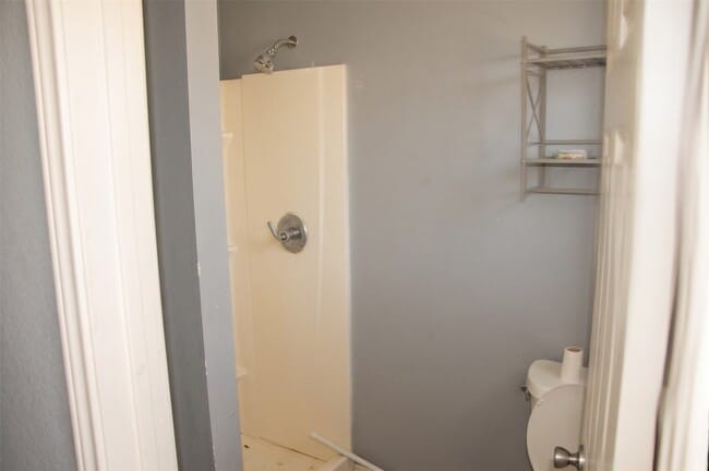 Building Photo - 806 Granville Dr