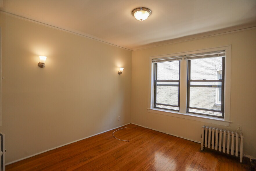 Building Photo - 1620 W Lunt Ave