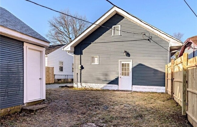 Building Photo - SOUTH BROAD RIPPLE 2 BEDROOM W/BASEMENT RECENTLY UPDATED