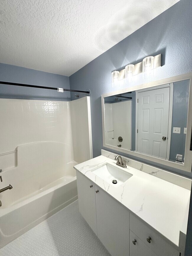 Building Photo - 804 E South St